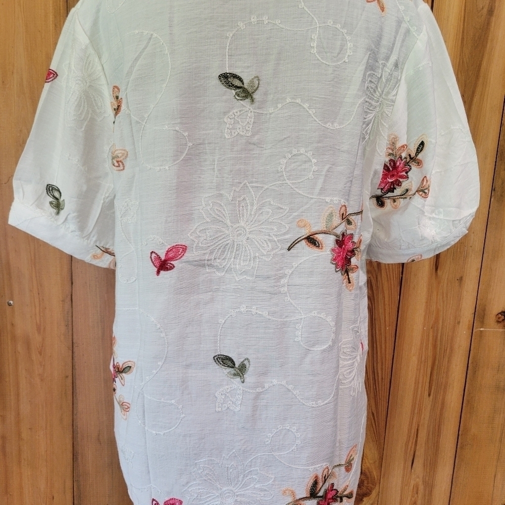 White Floral Embroidered Blouse - Picture 7 of 15